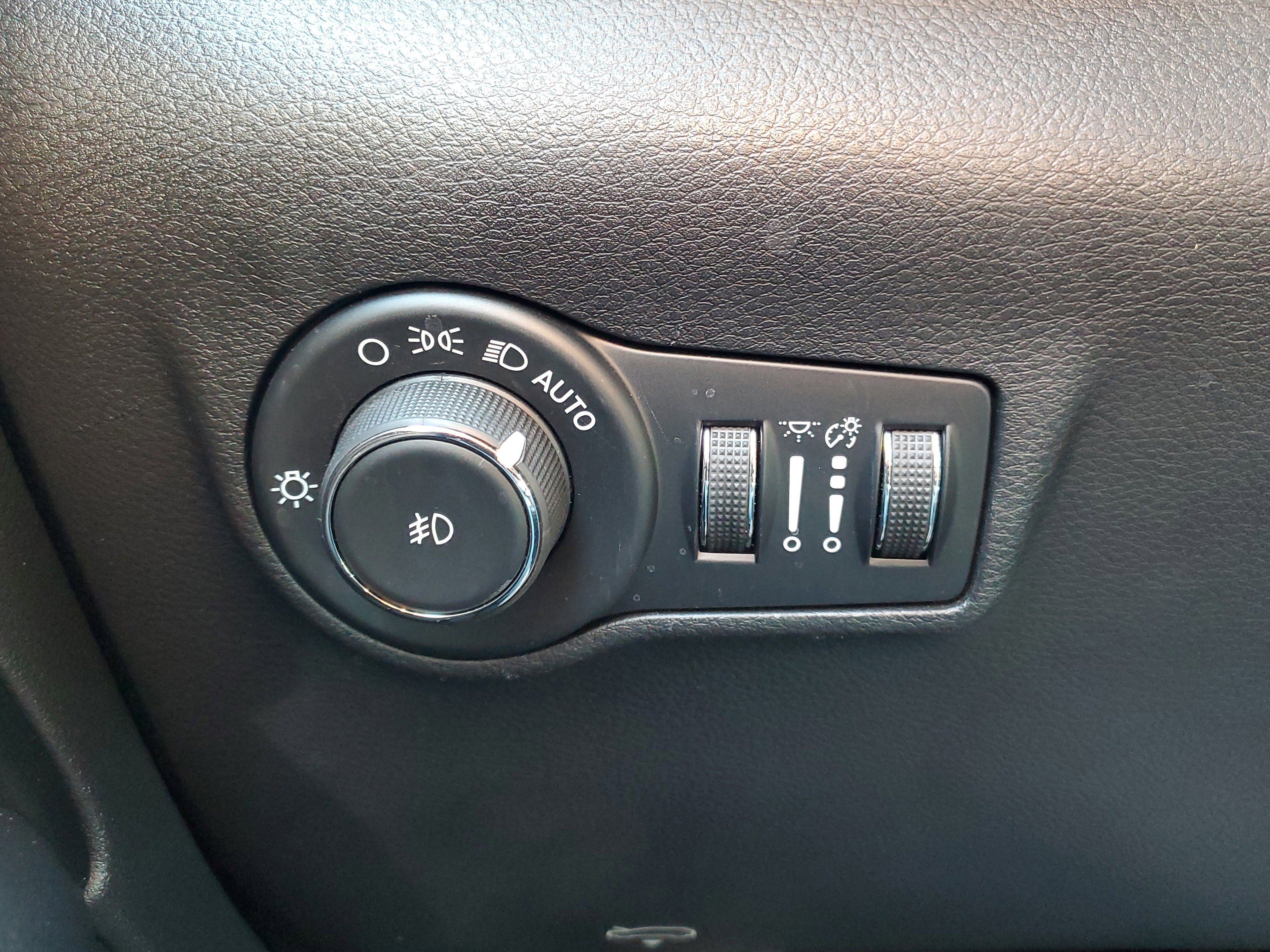 Used 2022 Jeep Compass Altitude w/ Sun and Sound Group image 28