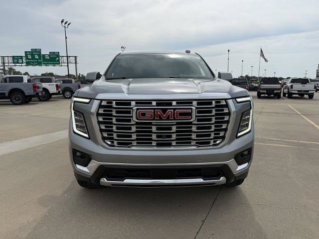Used 2025 GMC Yukon Denali AWD/4WD image 3