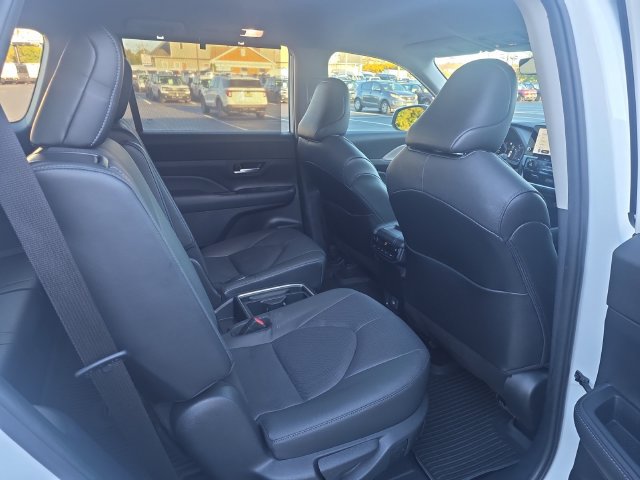 Used 2024 Toyota Grand Highlander AWD Hybrid image 18