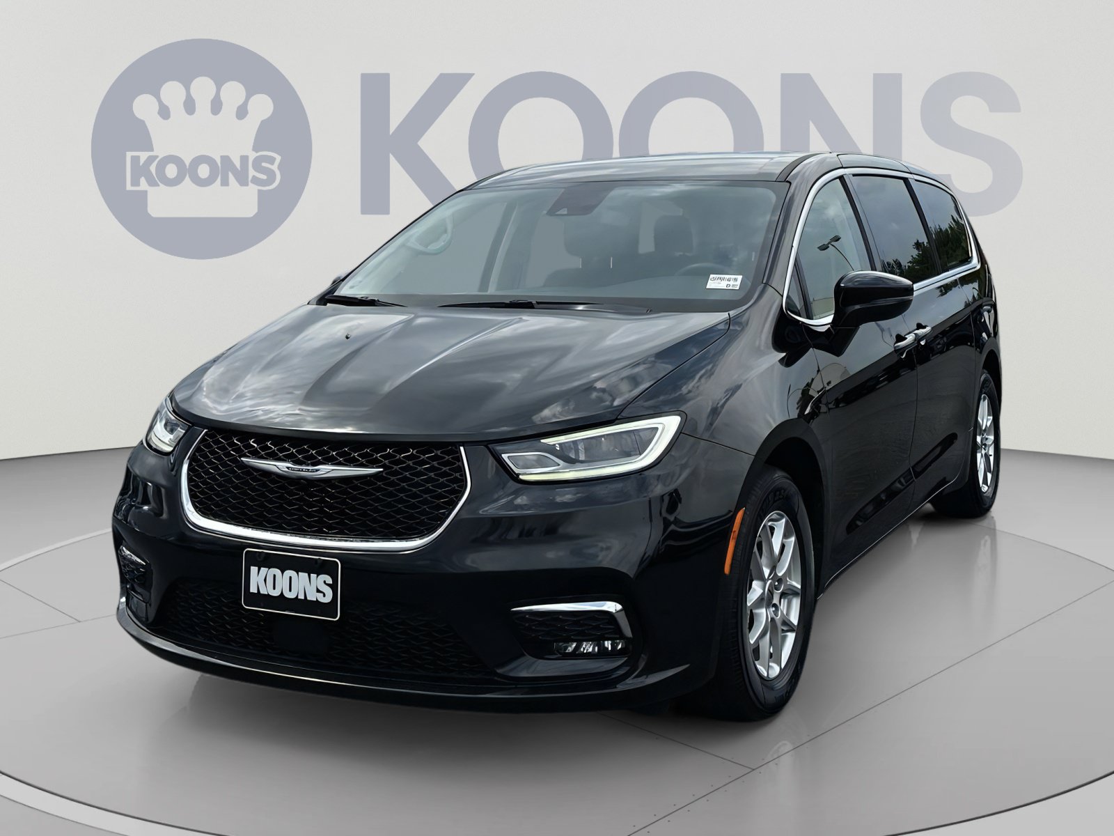 Used 2024 Chrysler Pacifica Touring-L FWD image 5