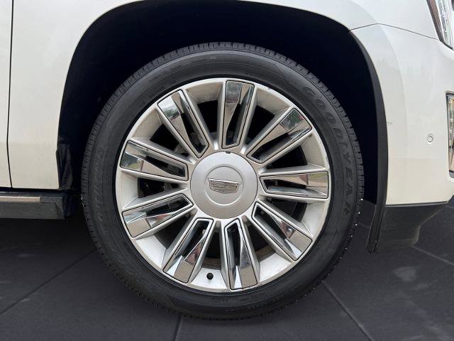 Used 2018 Cadillac Escalade Platinum AWD/4WD image 14