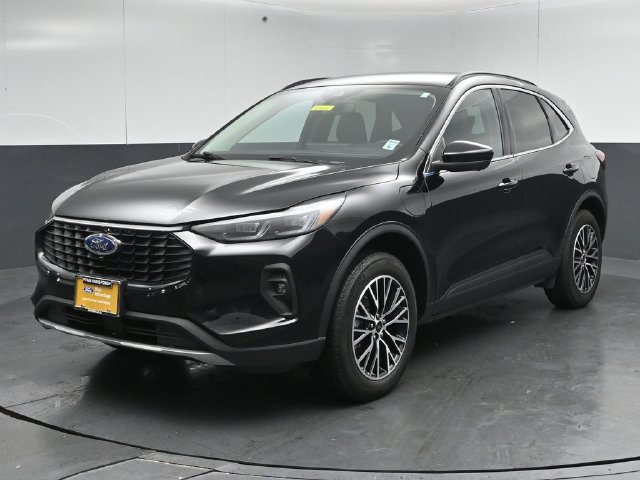 Certified 2026 Ford Escape SE w/ PHEV Premium Package FWD image 3