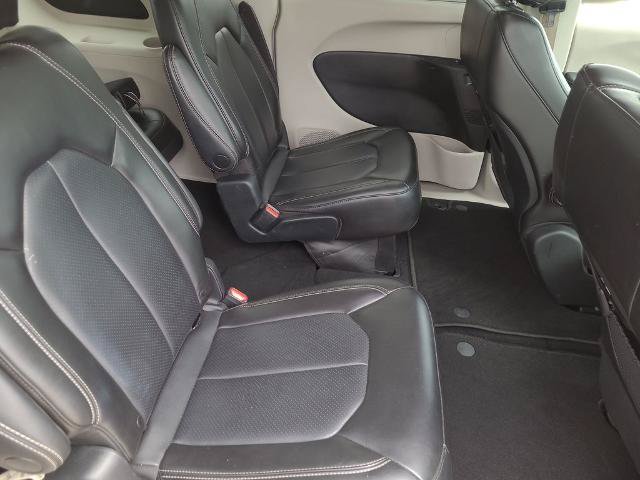 Used 2023 Chrysler Pacifica Touring-L FWD image 12