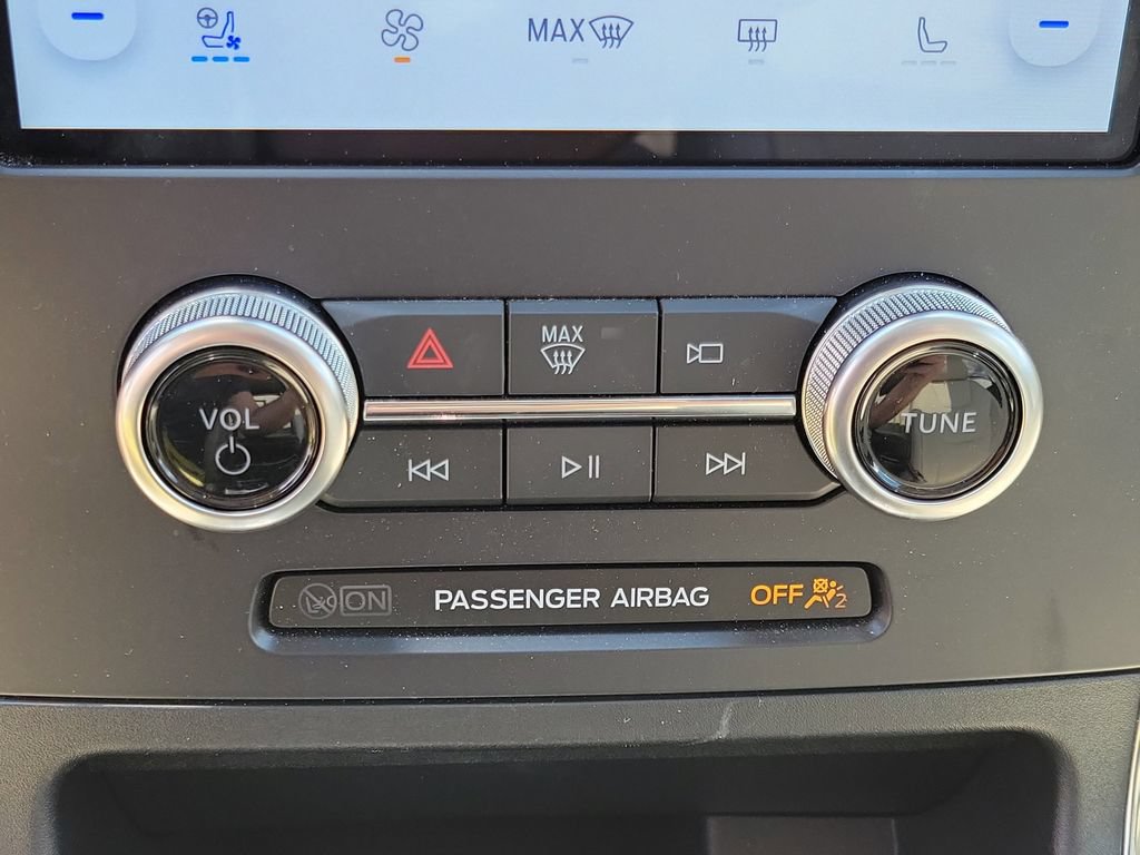Certified 2024 Ford Edge Titanium w/ Equipment Group 301A AWD/4WD image 31
