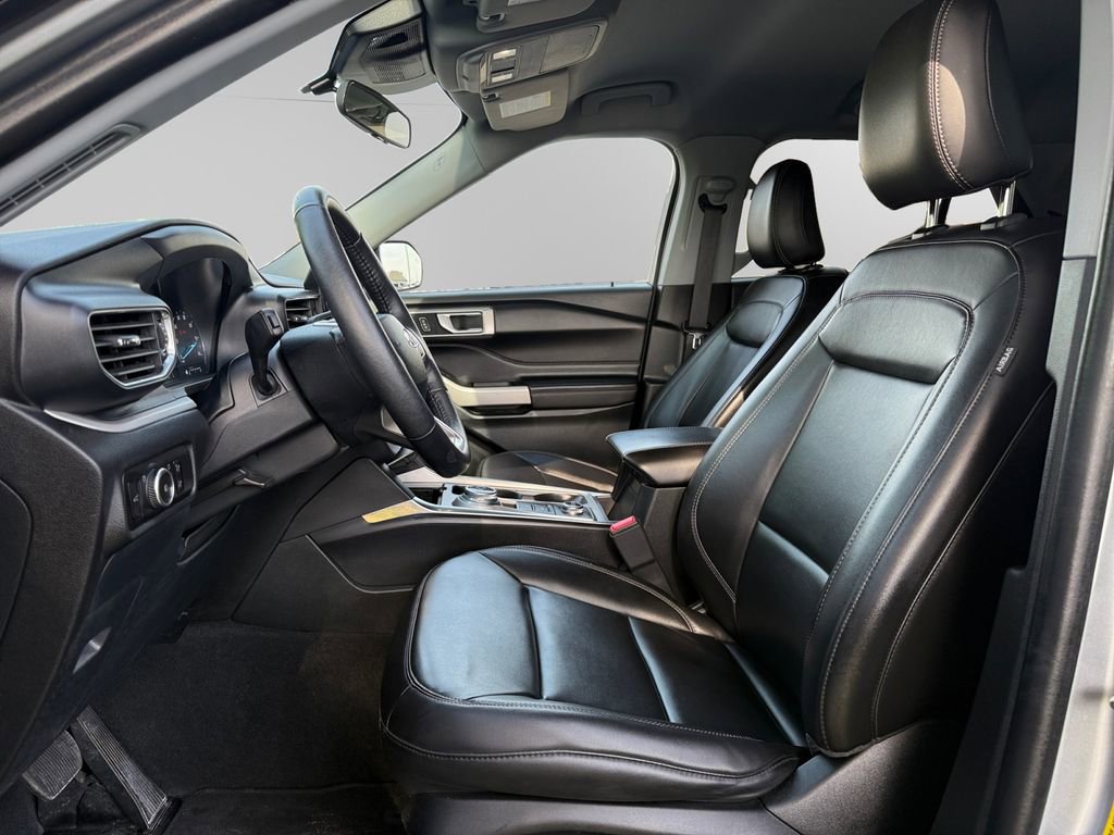 Certified 2023 Ford Explorer XLT w/ Equipment Group 202A AWD/4WD image 9