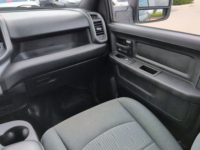 Used 2024 RAM 2500 Tradesman w/ Chrome Appearance Group AWD/4WD image 17