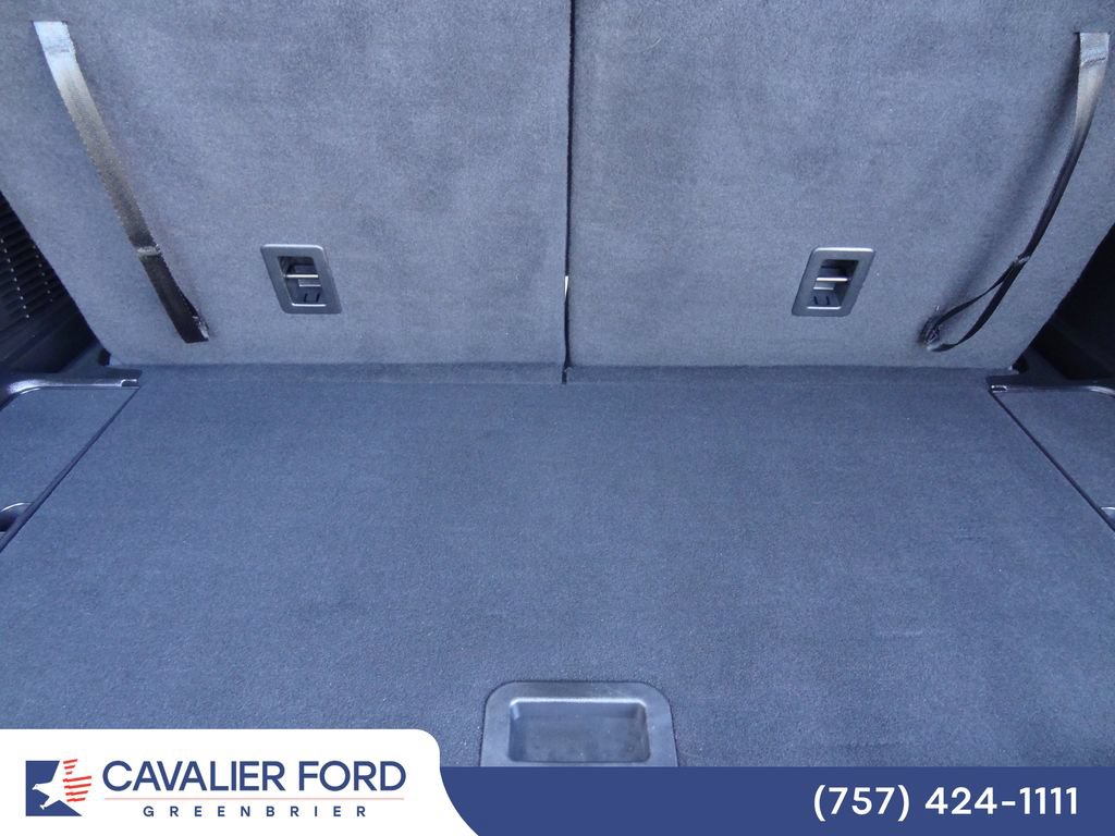 Certified 2022 Ford Explorer XLT w/ Equipment Group 202A RWD image 9