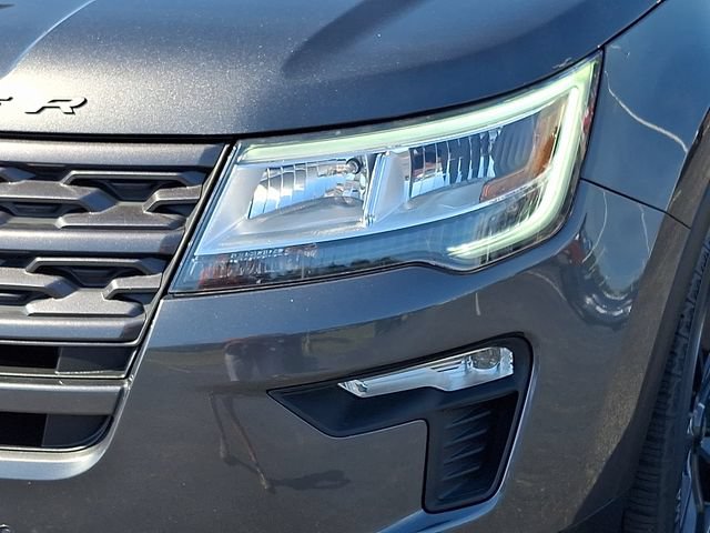 Certified 2018 Ford Explorer XLT w/ Equipment Group 202A AWD/4WD image 9
