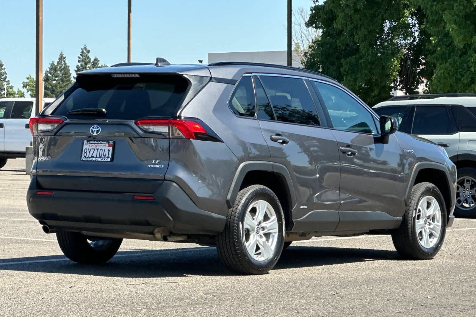 Used 2021 Toyota RAV4 LE AWD/4WD video 2