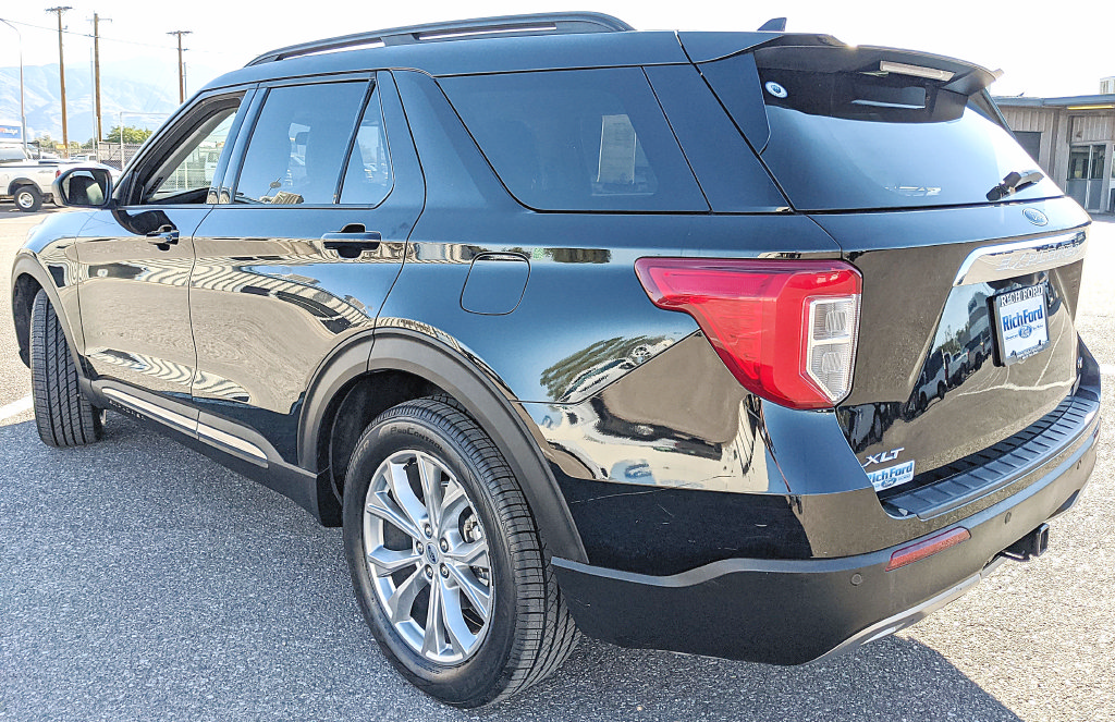 Certified 2020 Ford Explorer XLT w/ Equipment Group 202A AWD/4WD image 4