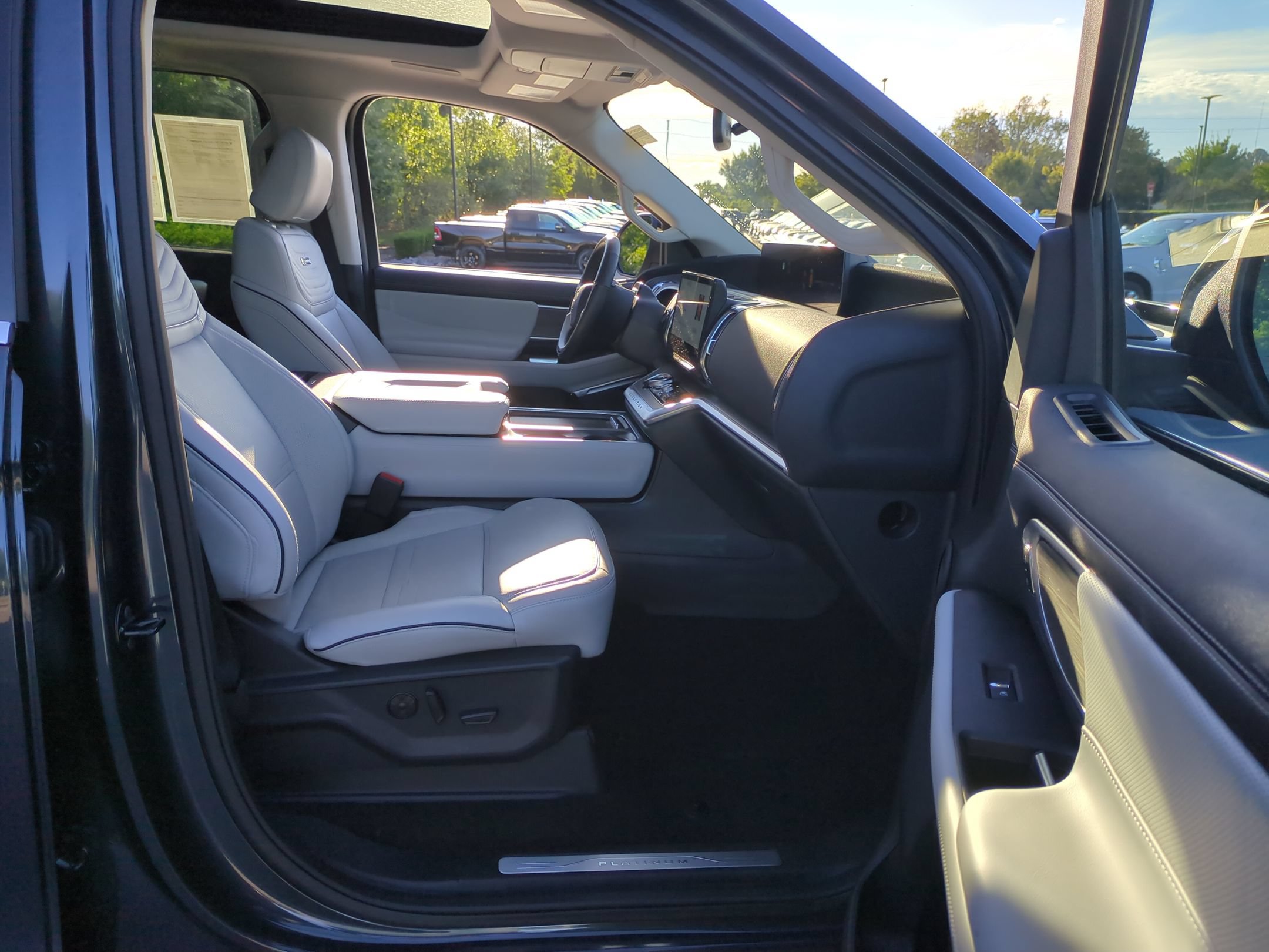 Certified 2025 Ford Expedition Platinum w/ Platinum Ultimate Package AWD/4WD image 37