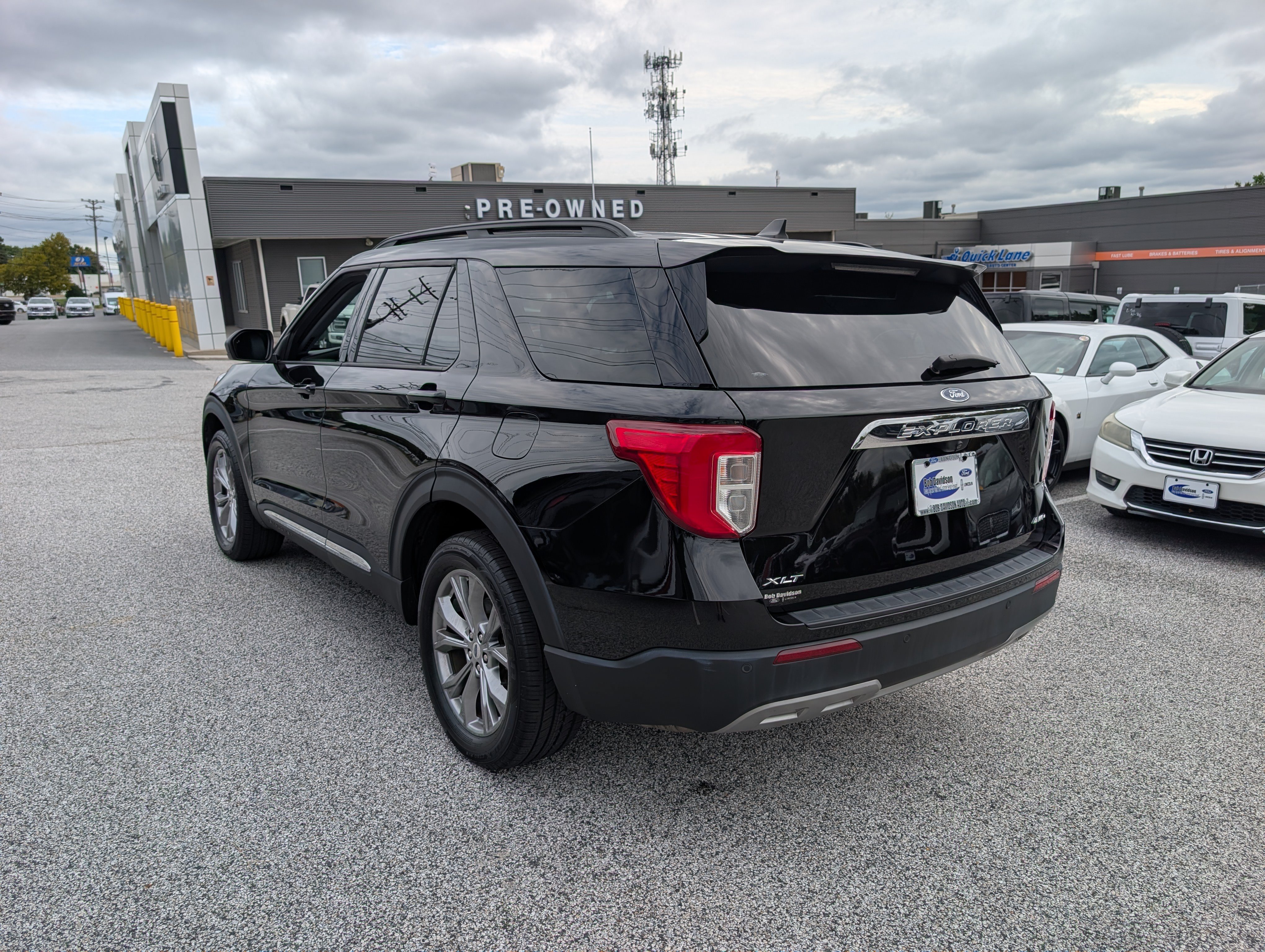 Certified 2022 Ford Explorer XLT w/ Equipment Group 202A AWD/4WD image 5