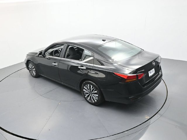 Used 2025 Nissan Altima 2.5 SV FWD image 37