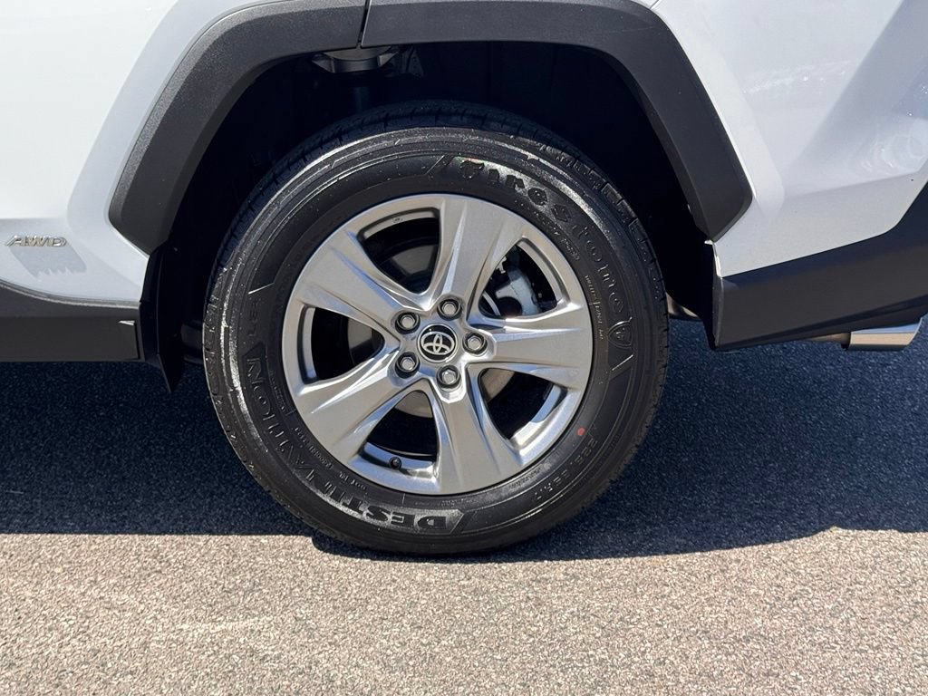 Used 2023 Toyota RAV4 LE AWD/4WD image 14