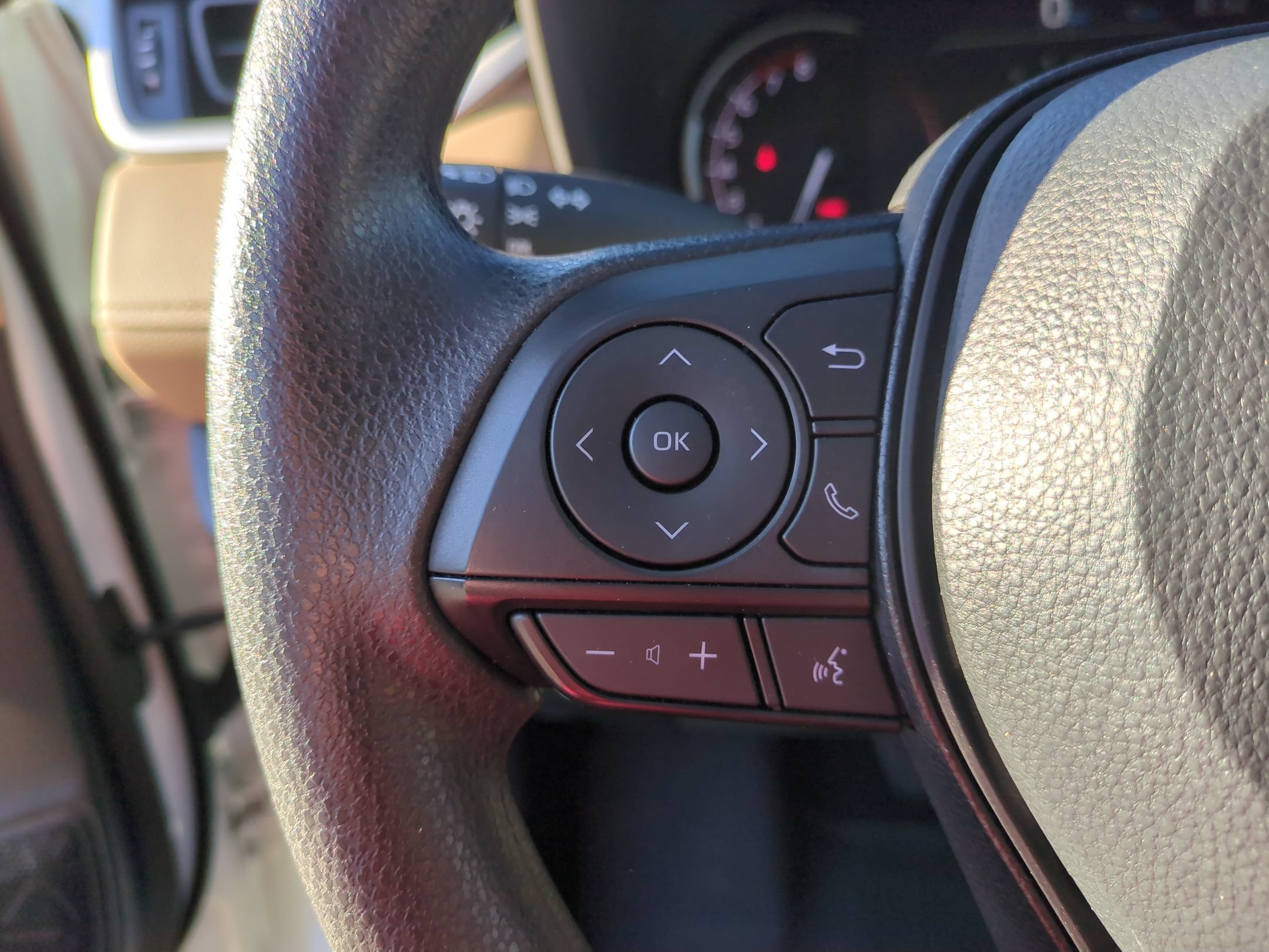 Used 2024 Toyota RAV4 LE FWD image 19
