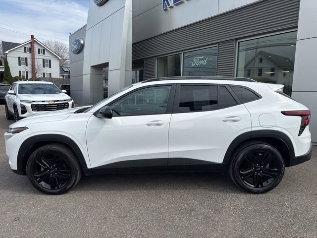 Used 2025 Chevrolet Trax ACTIV w/ Sunroof Package image 9