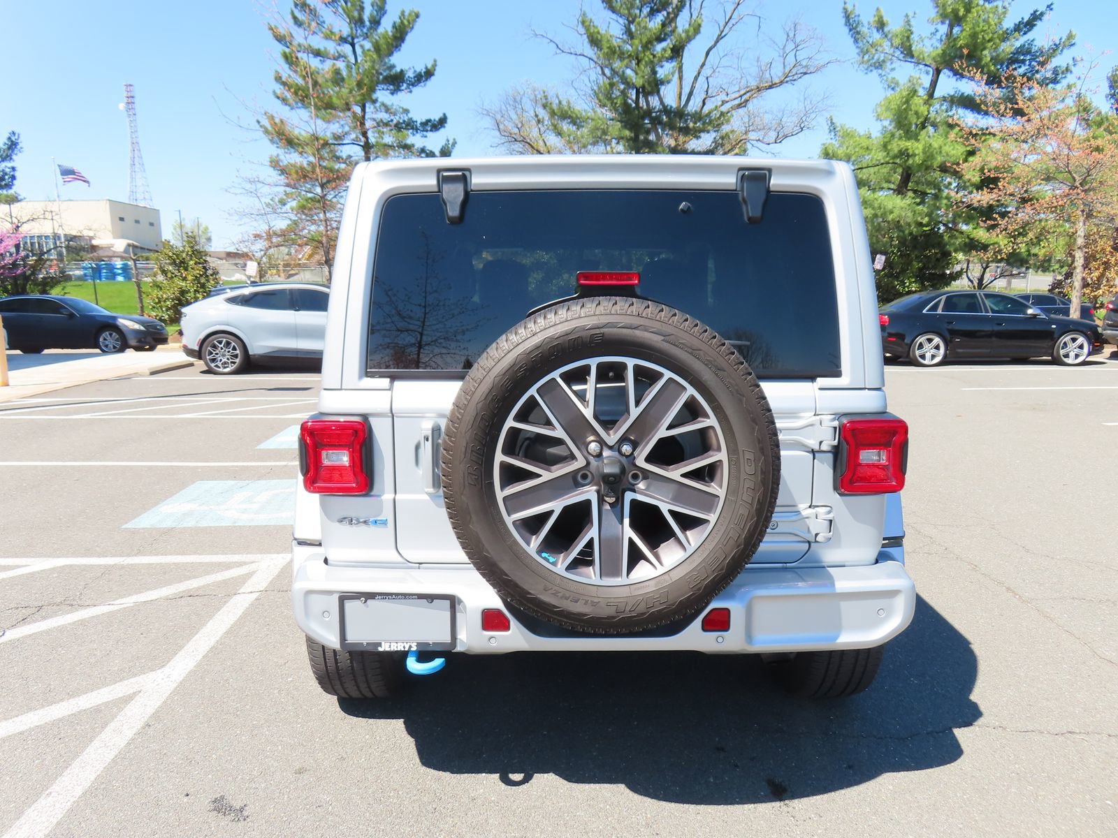 Used 2023 Jeep Wrangler Unlimited Sahara image 6