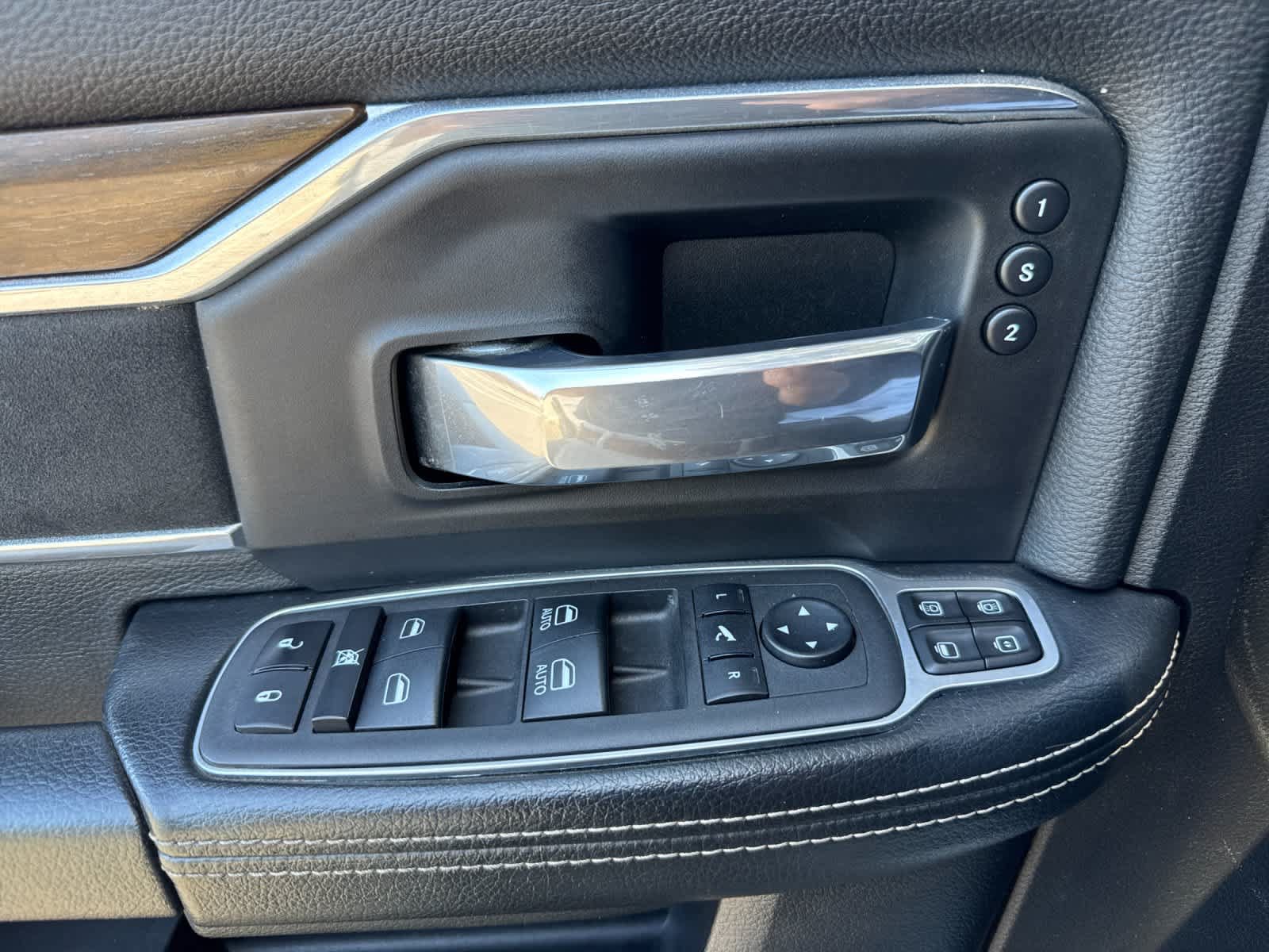 Used 2023 RAM 2500 Laramie AWD/4WD image 12