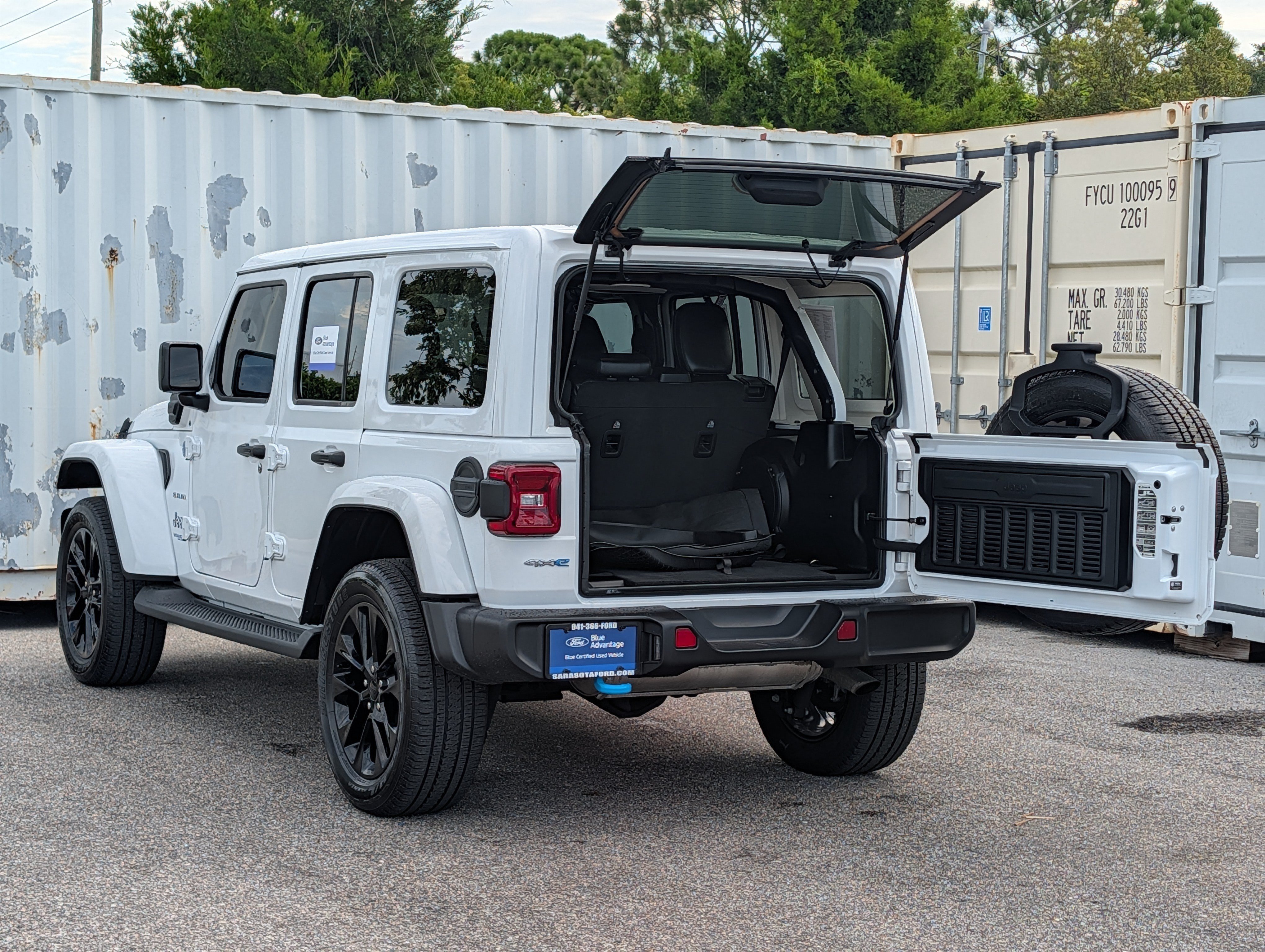 Used 2022 Jeep Wrangler Unlimited Sahara w/ Cold Weather Group AWD/4WD image 14