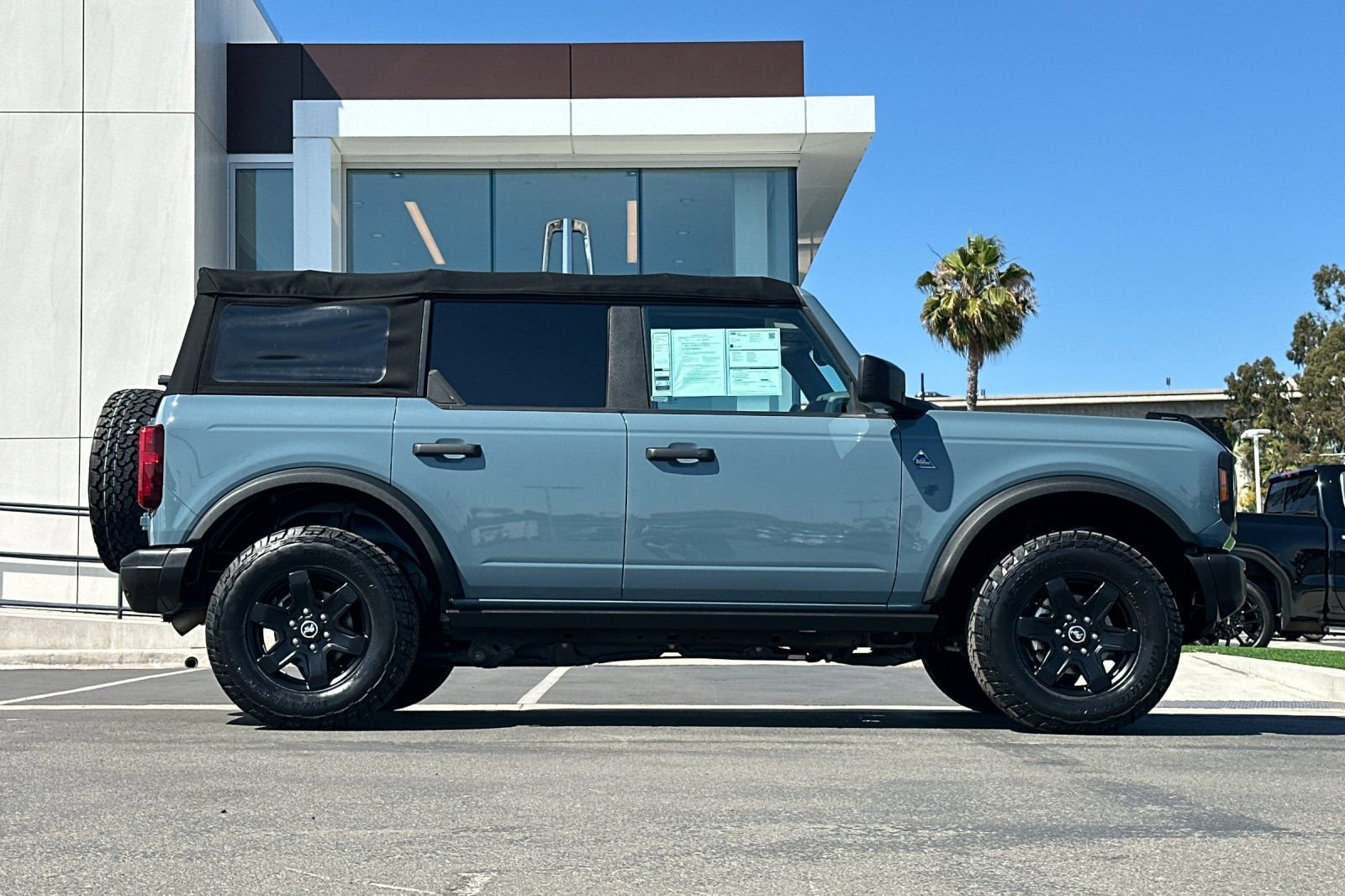 Certified 2022 Ford Bronco Black Diamond AWD/4WD image 2