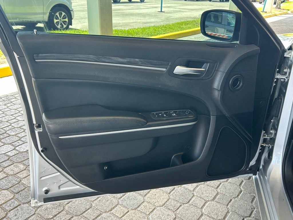 Used 2021 Chrysler 300 Touring w/ Sport Appearance Package RWD image 33