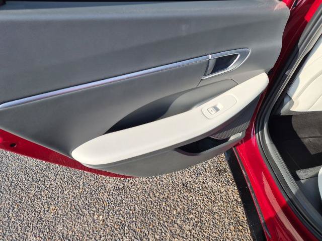 Used 2024 Hyundai Sonata SEL FWD image 16