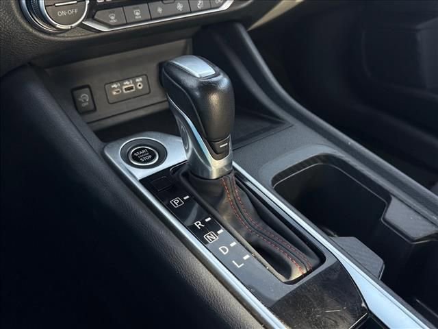 Used 2025 Nissan Sentra SR FWD image 17