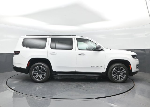 Used 2023 Jeep Wagoneer 4WD w/ Premium Group I image 3