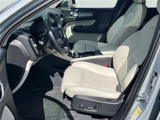 Used 2025 Volvo XC40 B5 Plus AWD/4WD image 11
