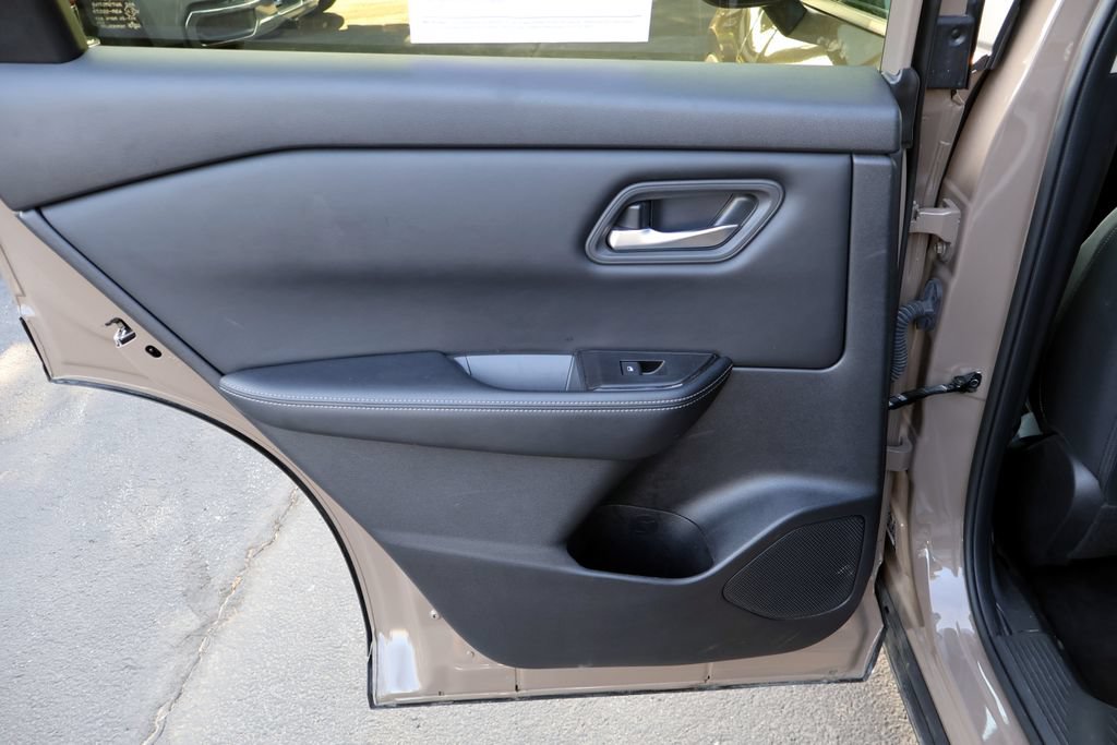 Used 2025 Nissan Rogue SV AWD/4WD image 25