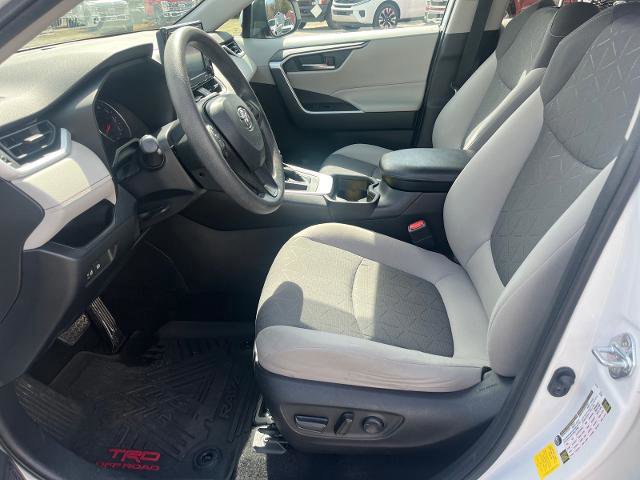 Used 2020 Toyota RAV4 XLE image 19