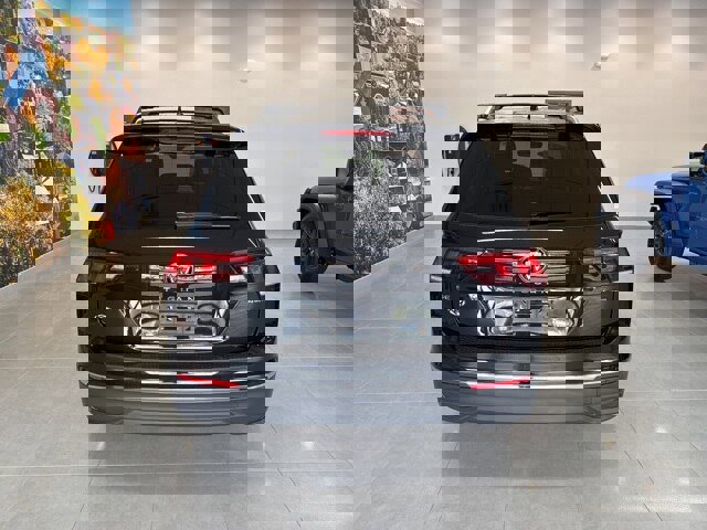Used 2024 Volkswagen Tiguan SE image 5