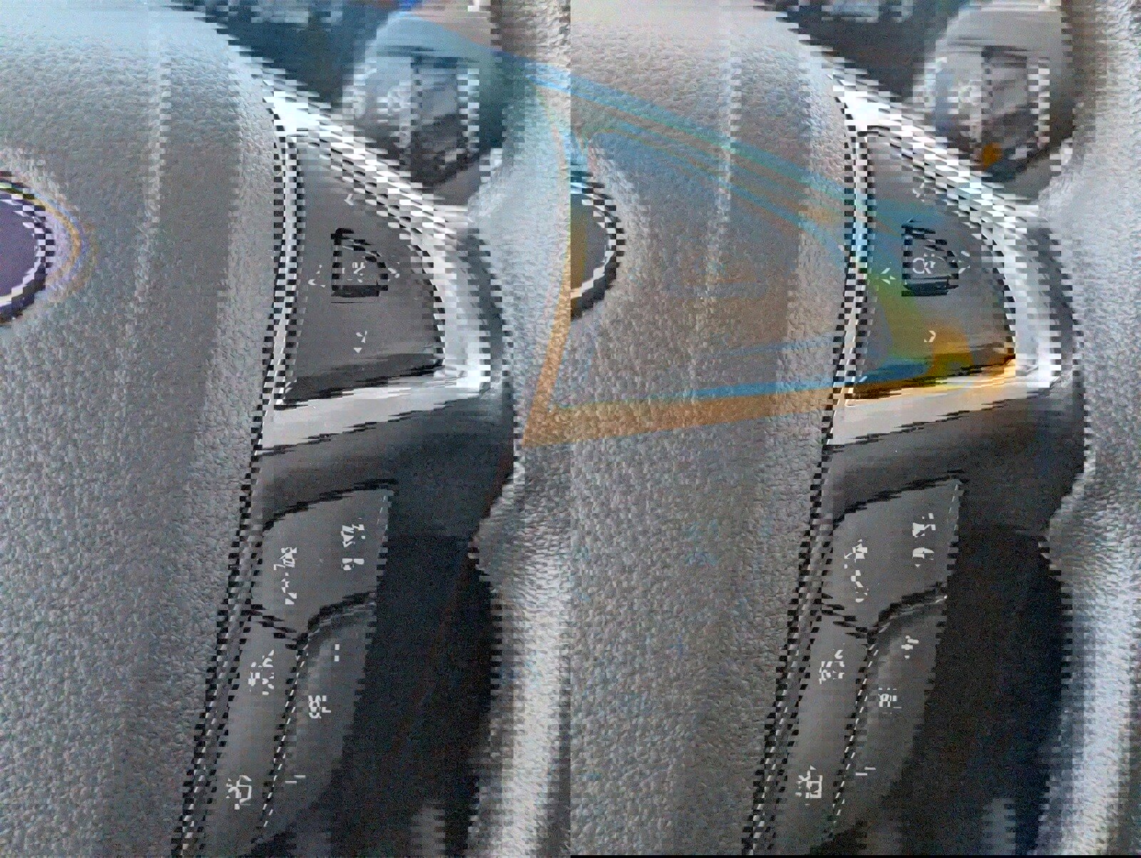 Certified 2024 Ford Edge Titanium image 25