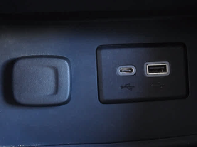 Used 2023 GMC Acadia SLE w/ Driver Convenience Package FWD image 31