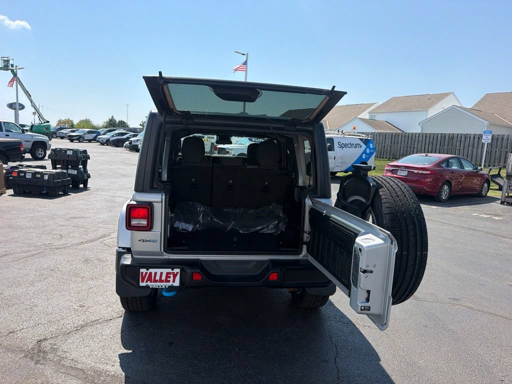 Used 2024 Jeep Wrangler Unlimited w/ Convenience Group AWD/4WD image 52