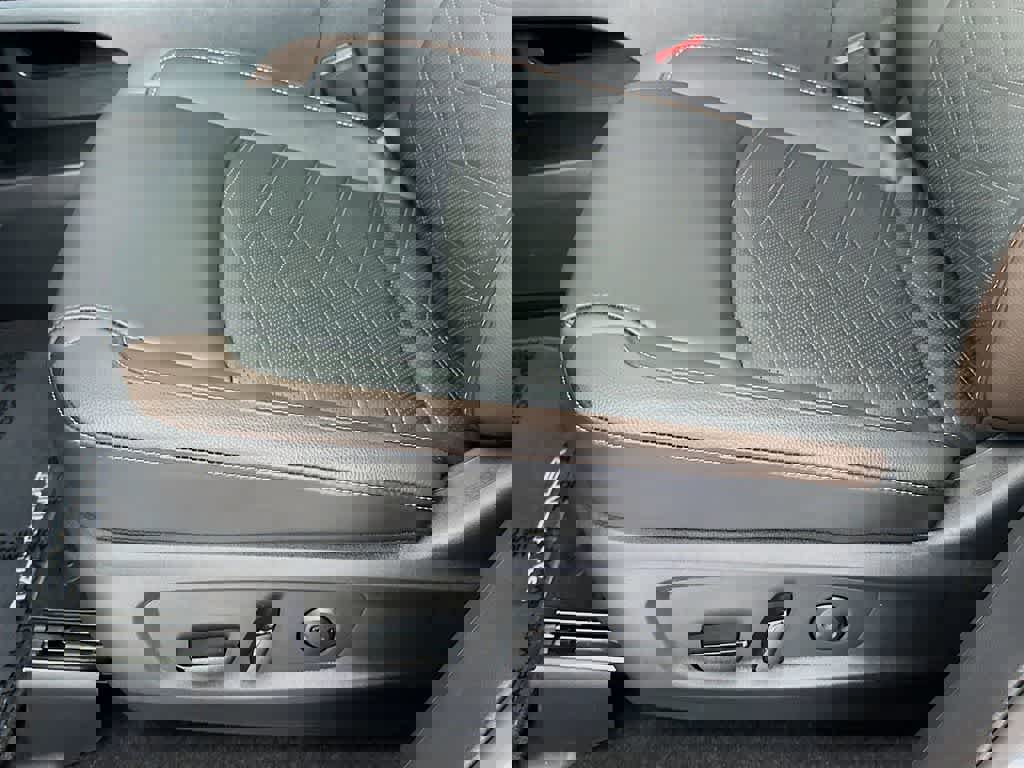 Used 2025 Nissan Pathfinder Platinum w/ Cargo Package image 30