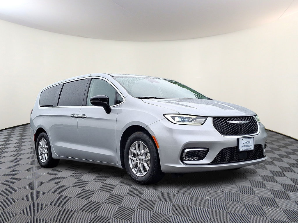 Used 2024 Chrysler Pacifica Touring-L FWD image 1