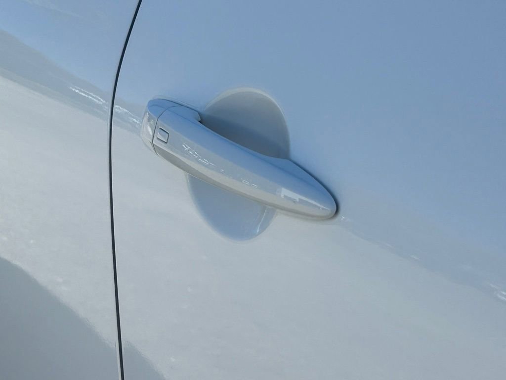 Used 2025 Nissan Pathfinder SV image 19