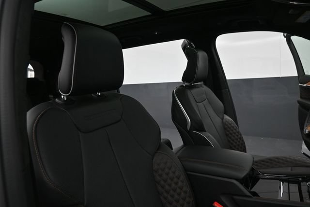 Used 2023 Jeep Grand Cherokee L Summit AWD/4WD image 32