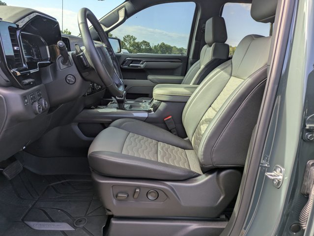 Used 2025 Chevrolet Silverado 1500 ZR2 w/ Technology Package image 15