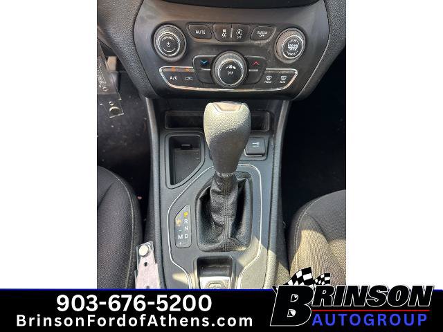 Used 2020 Jeep Cherokee Latitude FWD image 17