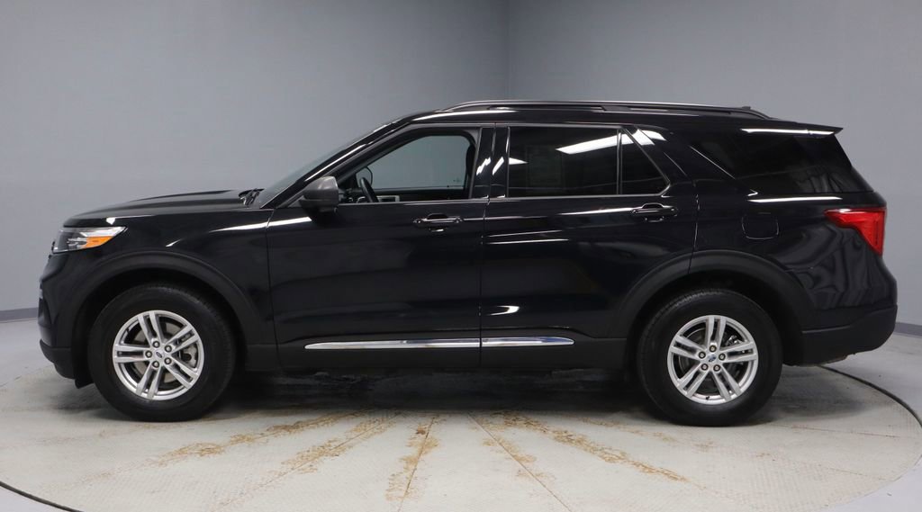 Certified 2022 Ford Explorer XLT w/ Equipment Group 202A image 2