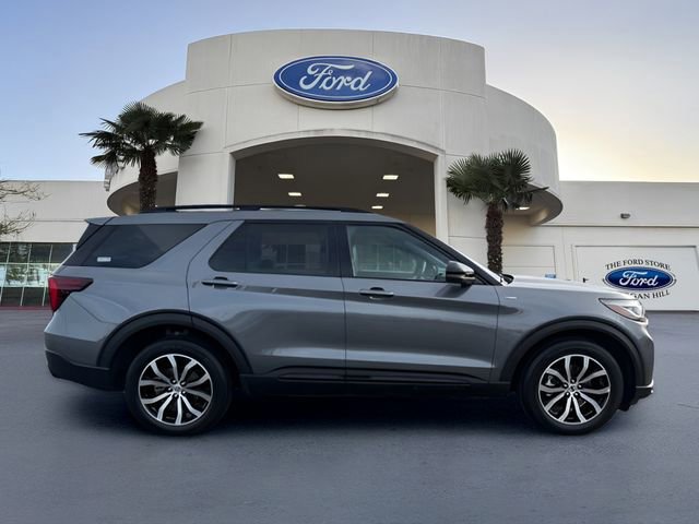 Certified 2025 Ford Explorer ST-Line image 2