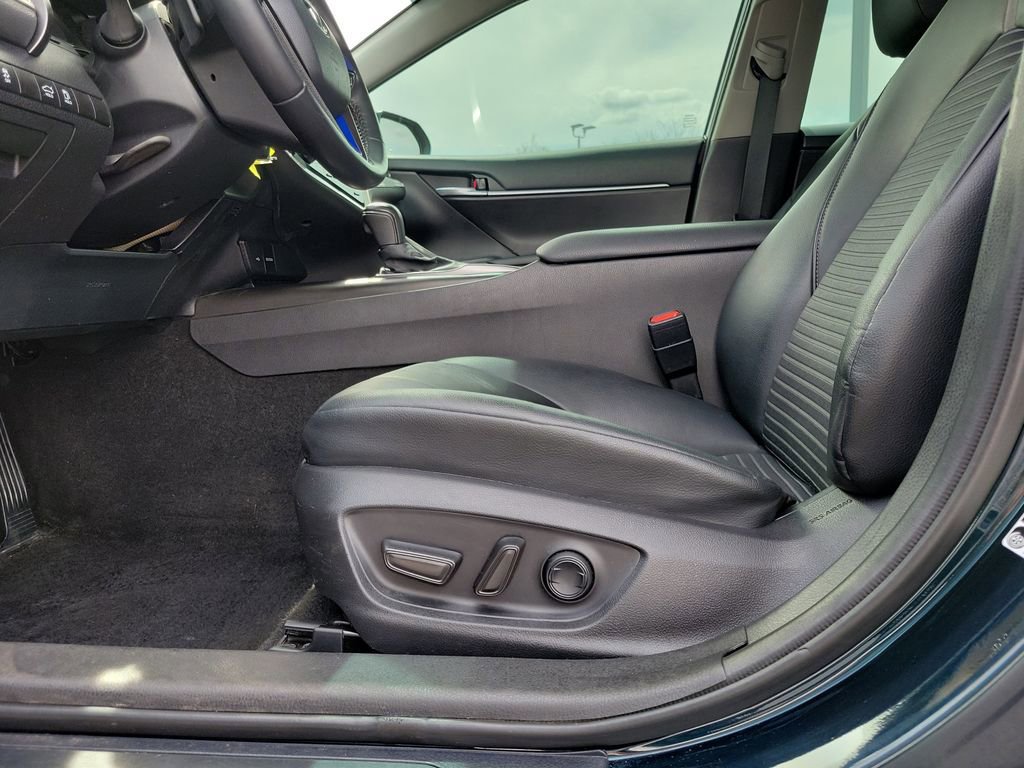 Used 2021 Toyota Camry SE FWD image 19