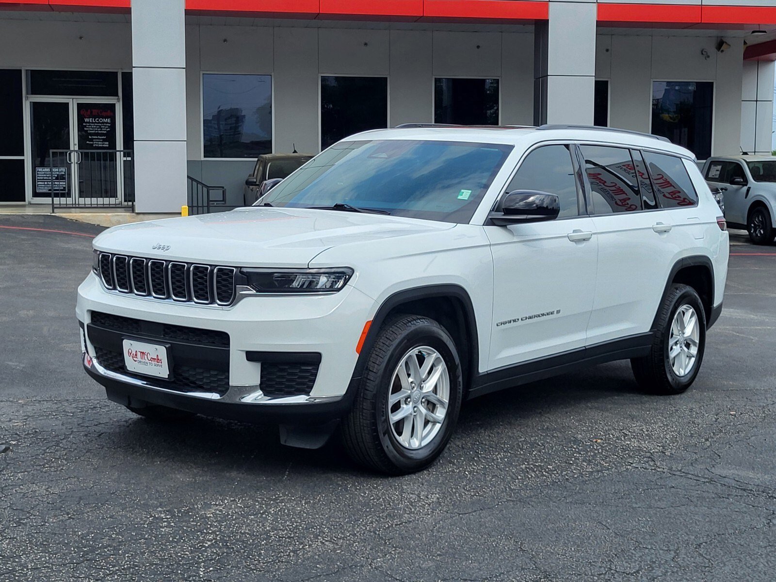 Used 2025 Jeep Grand Cherokee L Laredo image 7