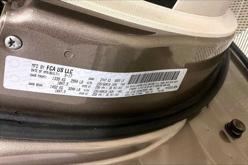 Used 2017 Chrysler Pacifica Touring Plus w/ Tire & Wheel Group FWD image 27