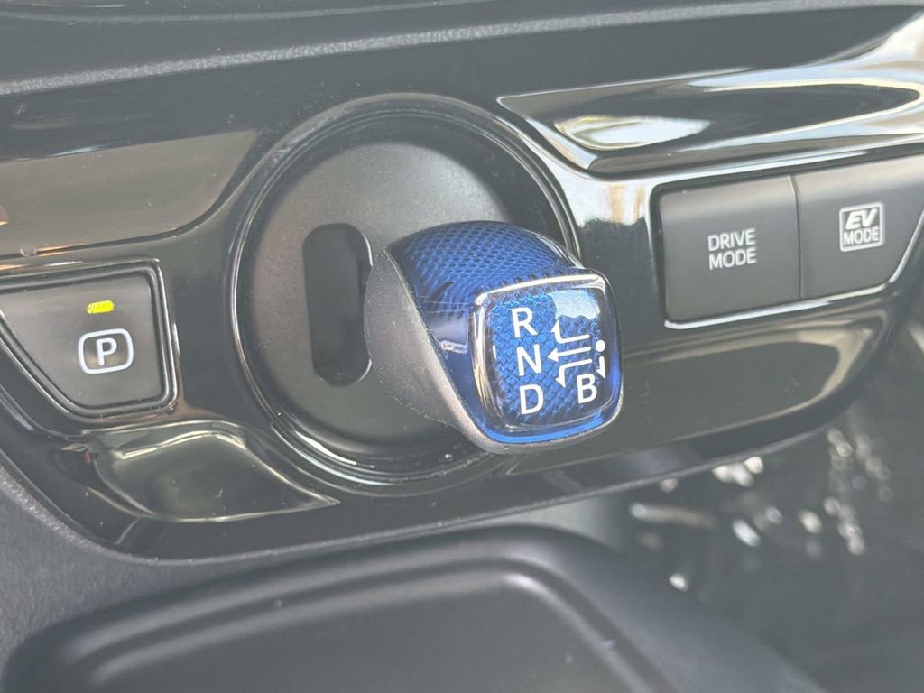 Used 2019 Toyota Prius L Eco w/ Carpet Mat Package FWD image 12