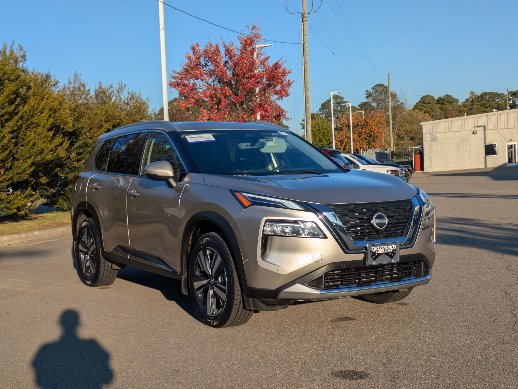 Used 2023 Nissan Rogue Platinum w/ Platinum Premium Package image 2