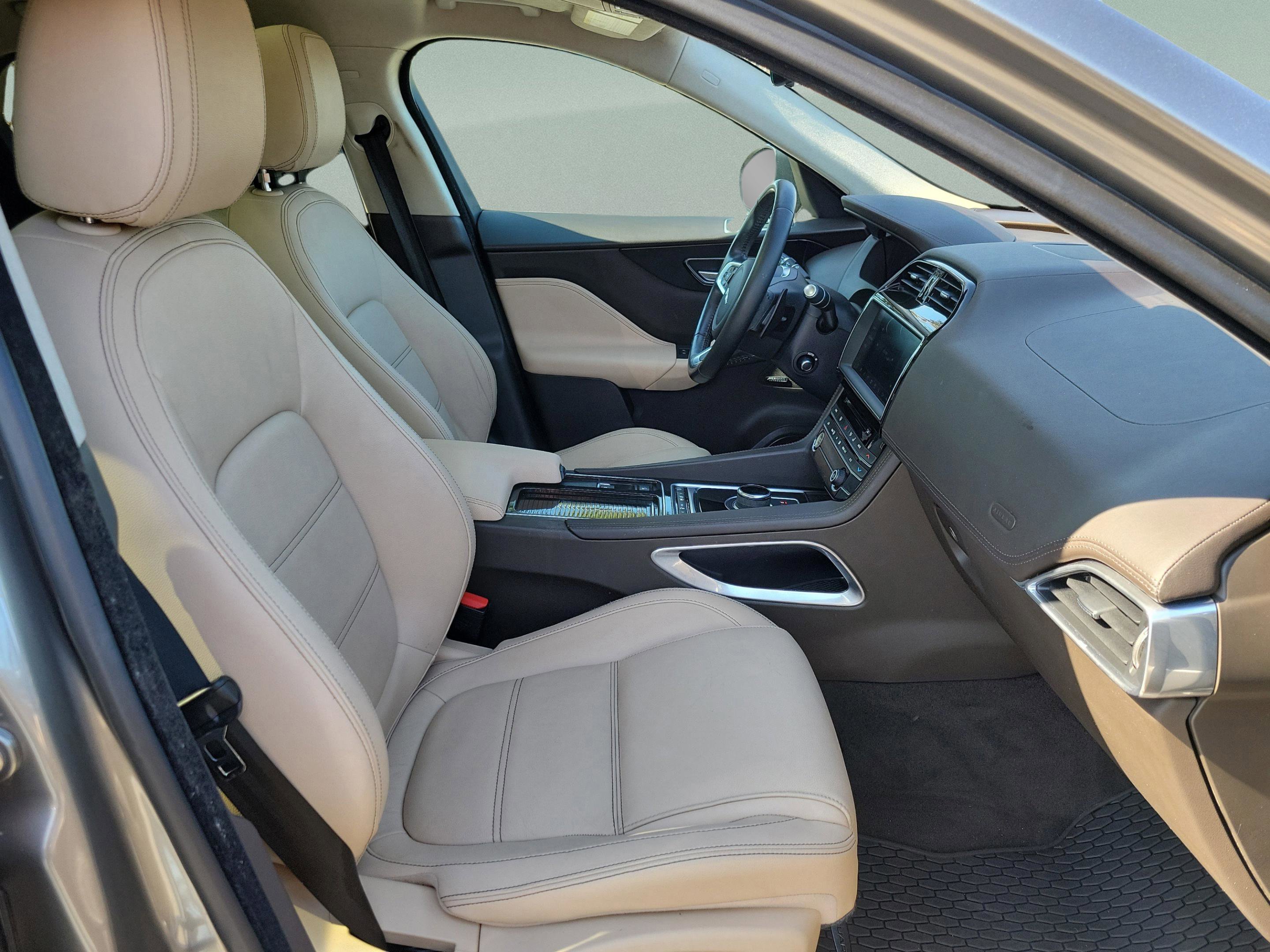 Used 2020 Jaguar F-PACE Prestige image 32