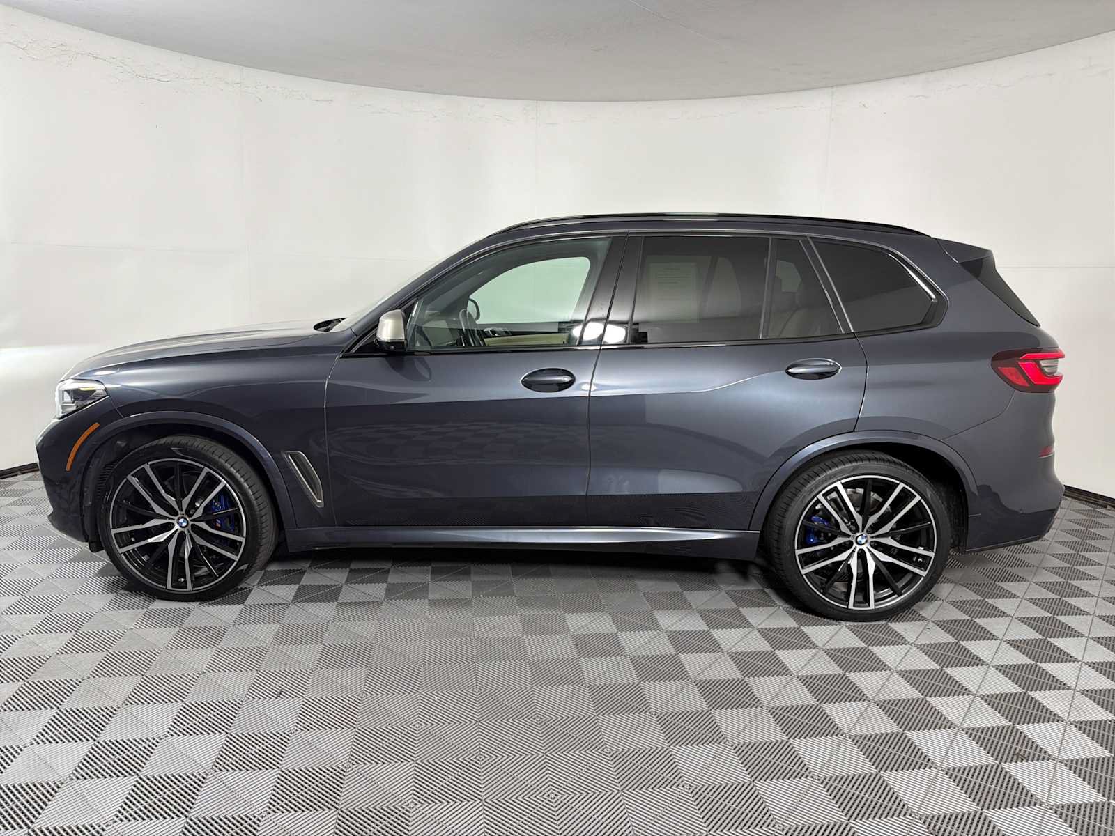 Used 2021 BMW X5 M50i w/ Premium Package AWD/4WD image 7